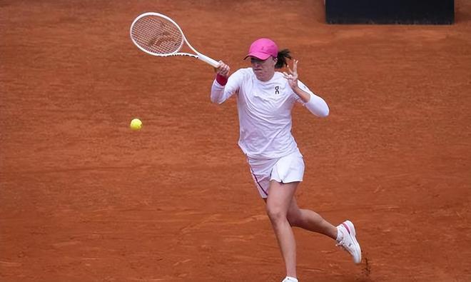 伍兹与特朗普前儿媳高调官宣恋情 晒出亲密合照